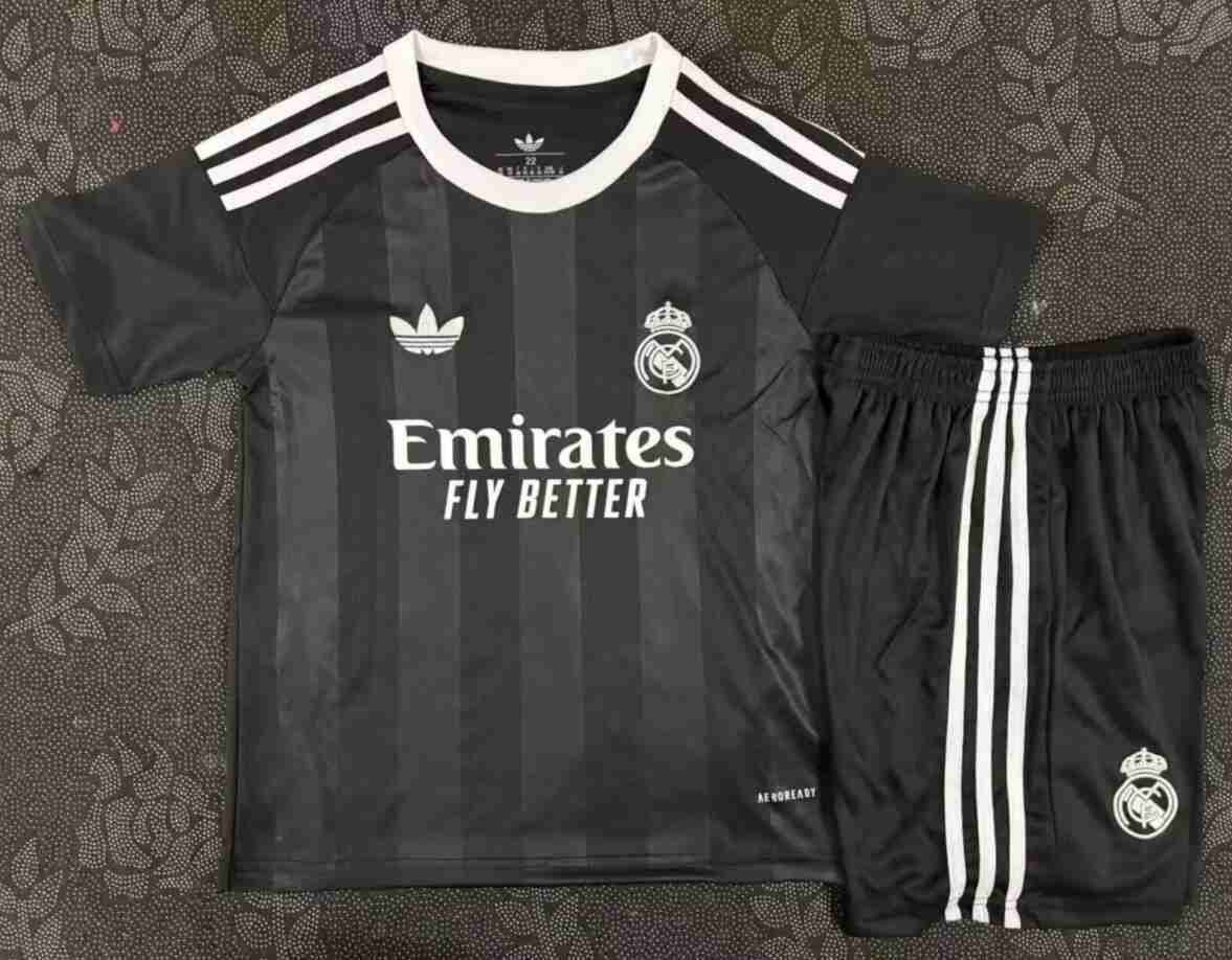 Equipacion Real Madrid Conjunto Niños Portero 2025 2026 Negro Equipacion Real Madrid Conjunto Ninos Portero 2025 2026 Negro