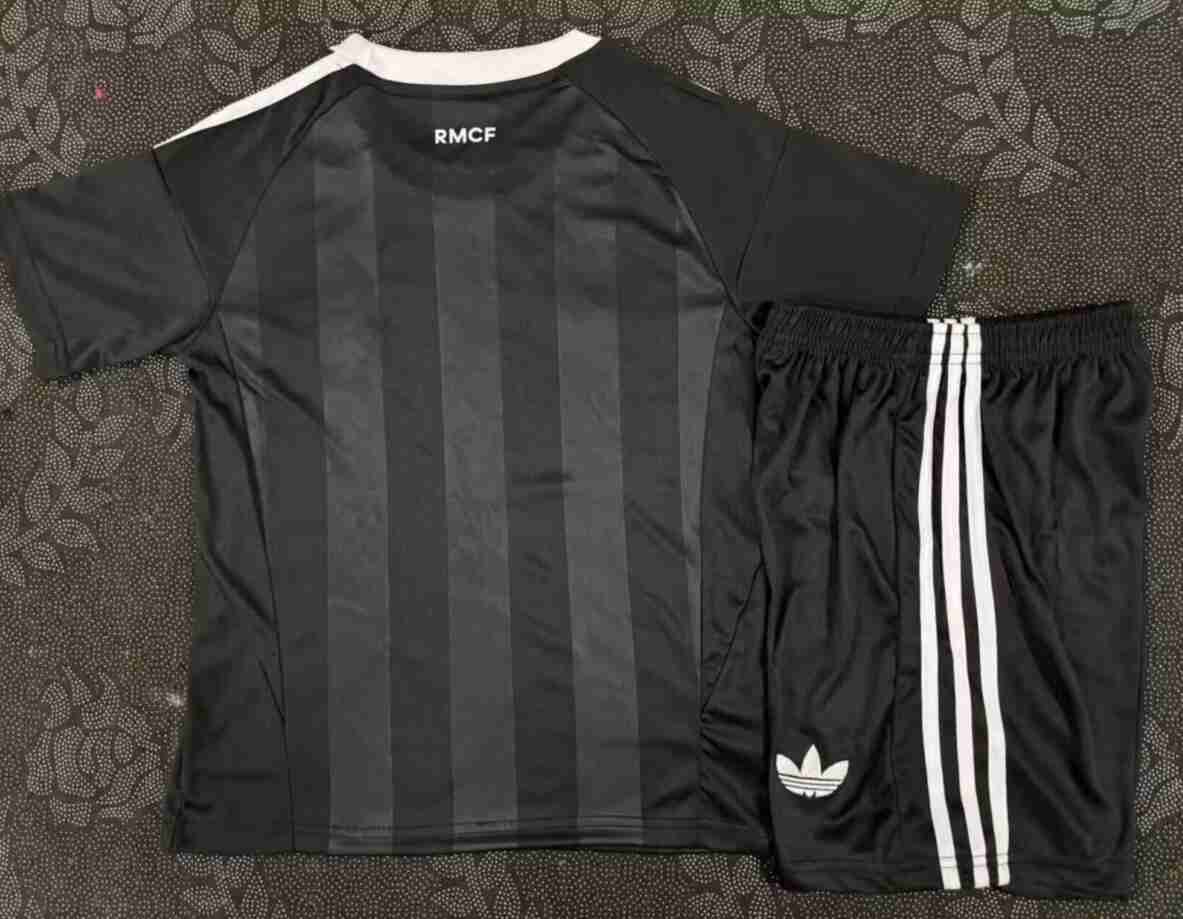 Equipacion Real Madrid Conjunto Niños Portero 2025 2026 Negro_1 Equipacion Real Madrid Conjunto Ninos Portero 2025 2026 Negro 1